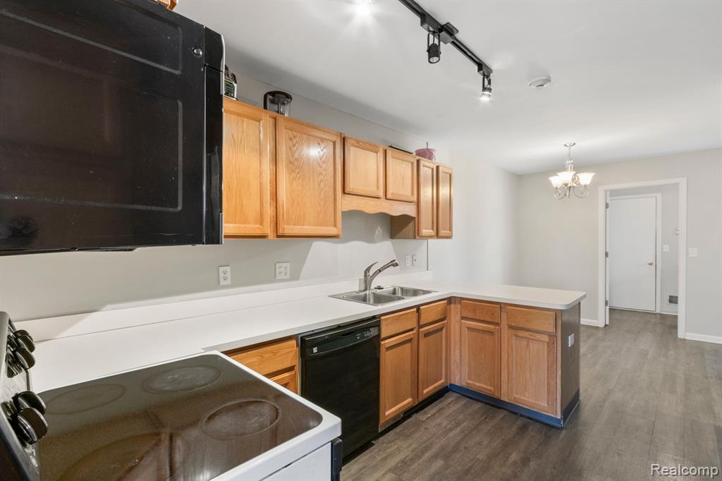42036 SARATOGA Circle, Canton, MI 48187 — Photo 9