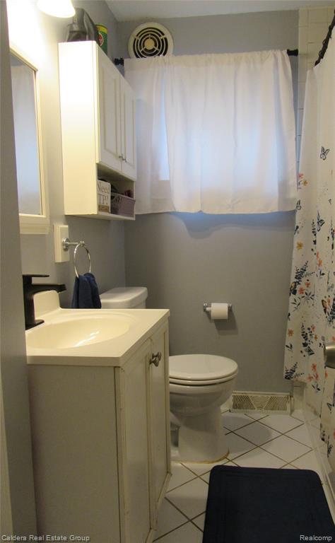 933 E Dallas Avenue, Madison Heights, MI 48071 — Photo 8