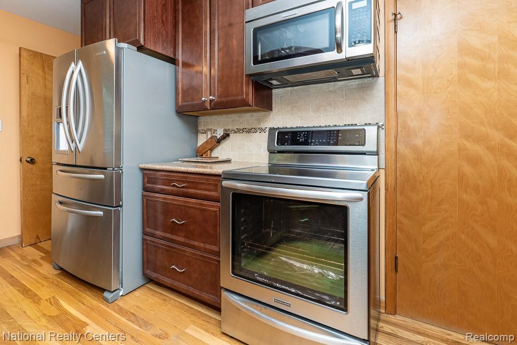837 Dakota, Rochester Hills, MI 48307 — Photo 12
