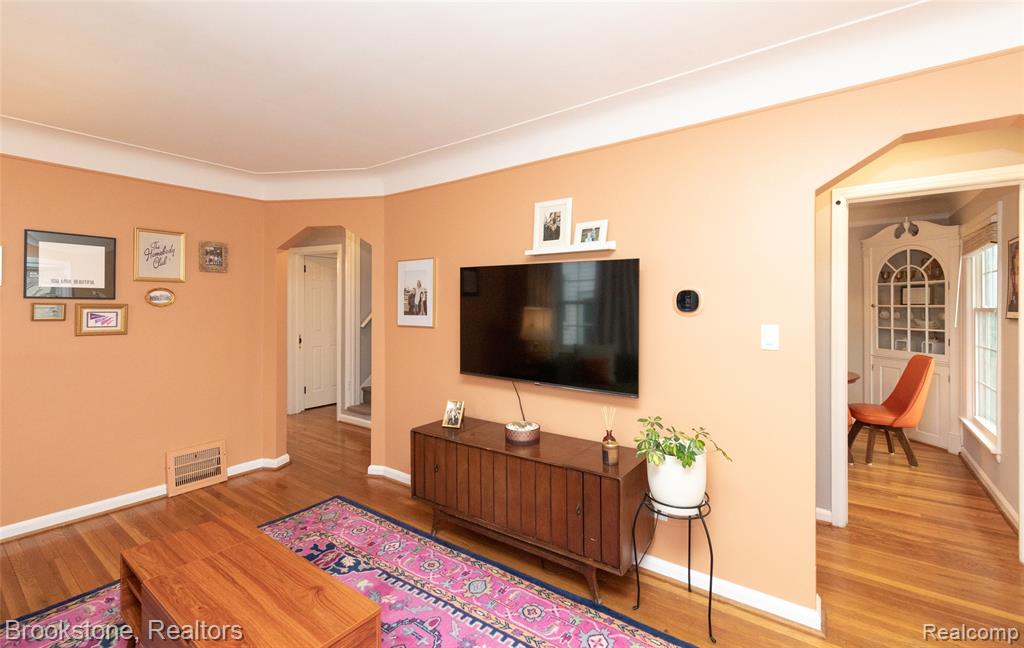 2156 Cambridge, Berkley, MI 48072 — Photo 13