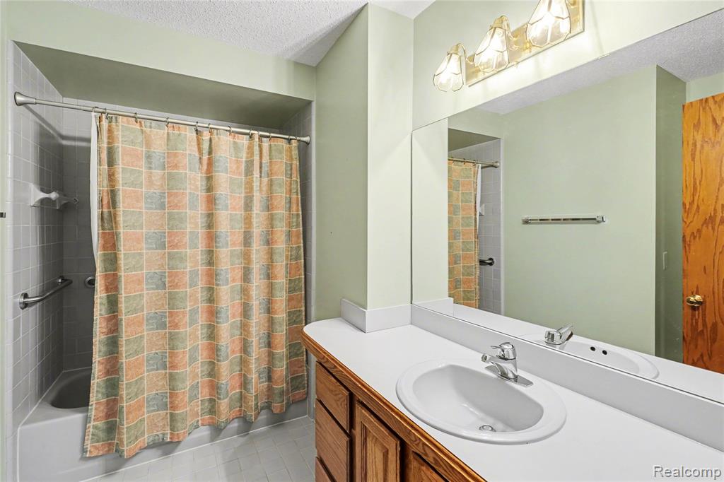 6824 Northcrest Way E, Clarkston, MI — Photo 20