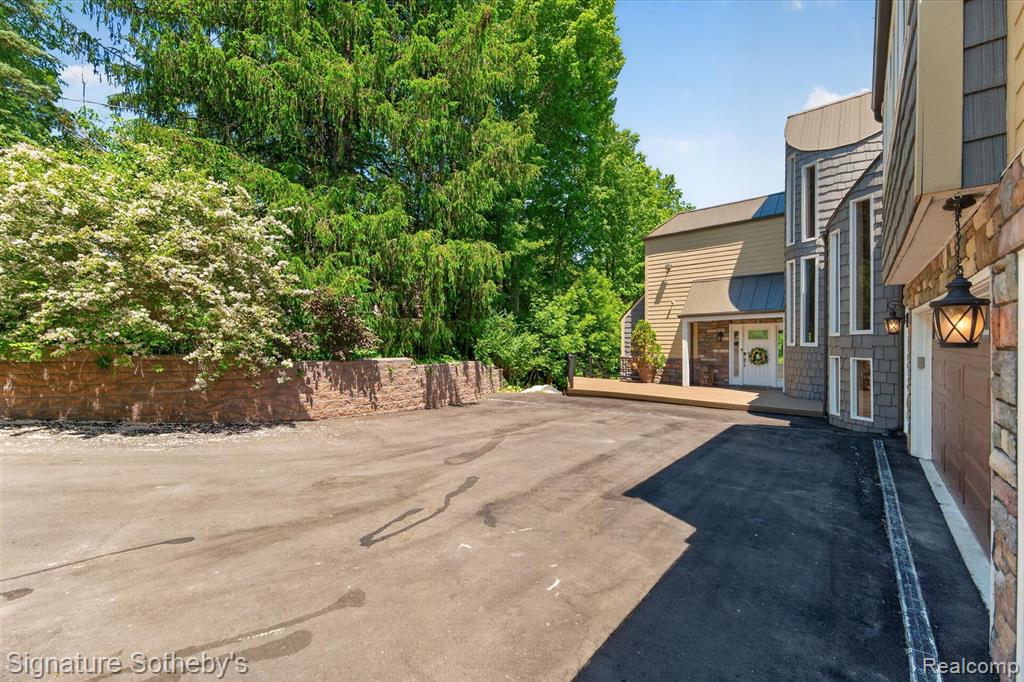 30650 Lahser Road, Beverly Hills, MI 48025 — Photo 10