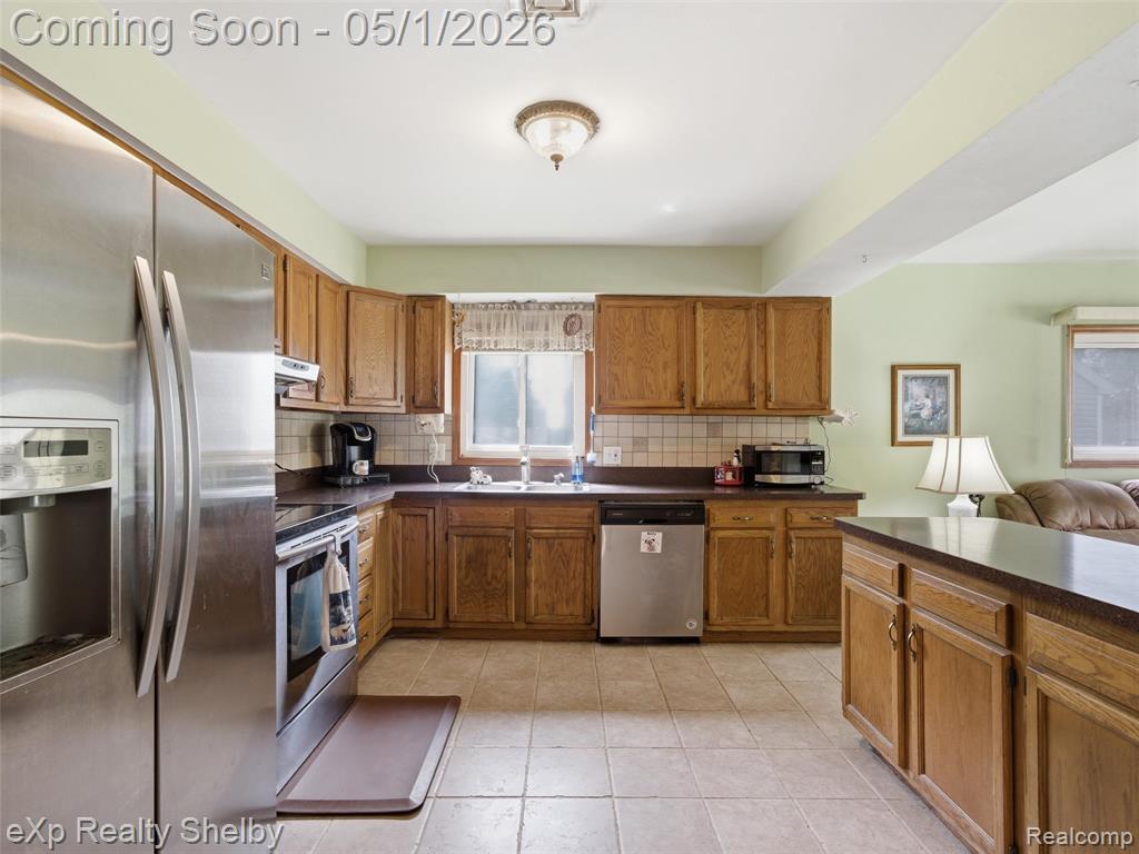 21660 Roosevelt Avenue, Farmington, MI 48336 — Photo 7