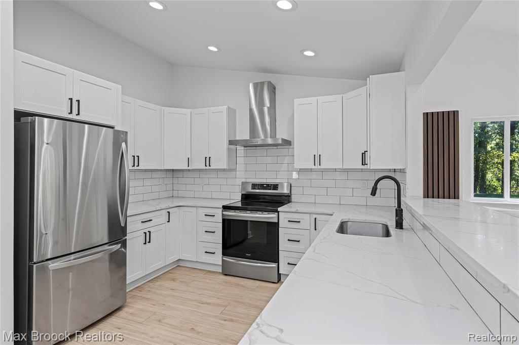 4241 S Shore Street, Waterford, MI 48328 — Photo 17