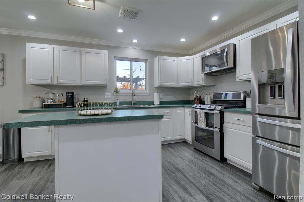 947 1ST Street, Wyandotte, MI 48192 — Photo 12