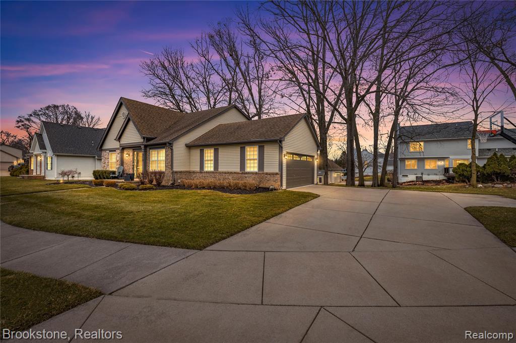 510 Woodland Hills Drive, Walled Lake, MI 48390 — Photo 2