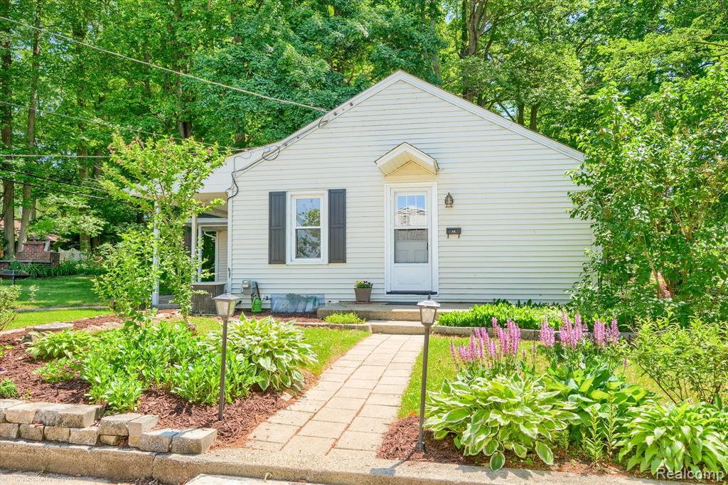 580 N Almont Avenue, Imlay City, MI 48444 — Photo 2