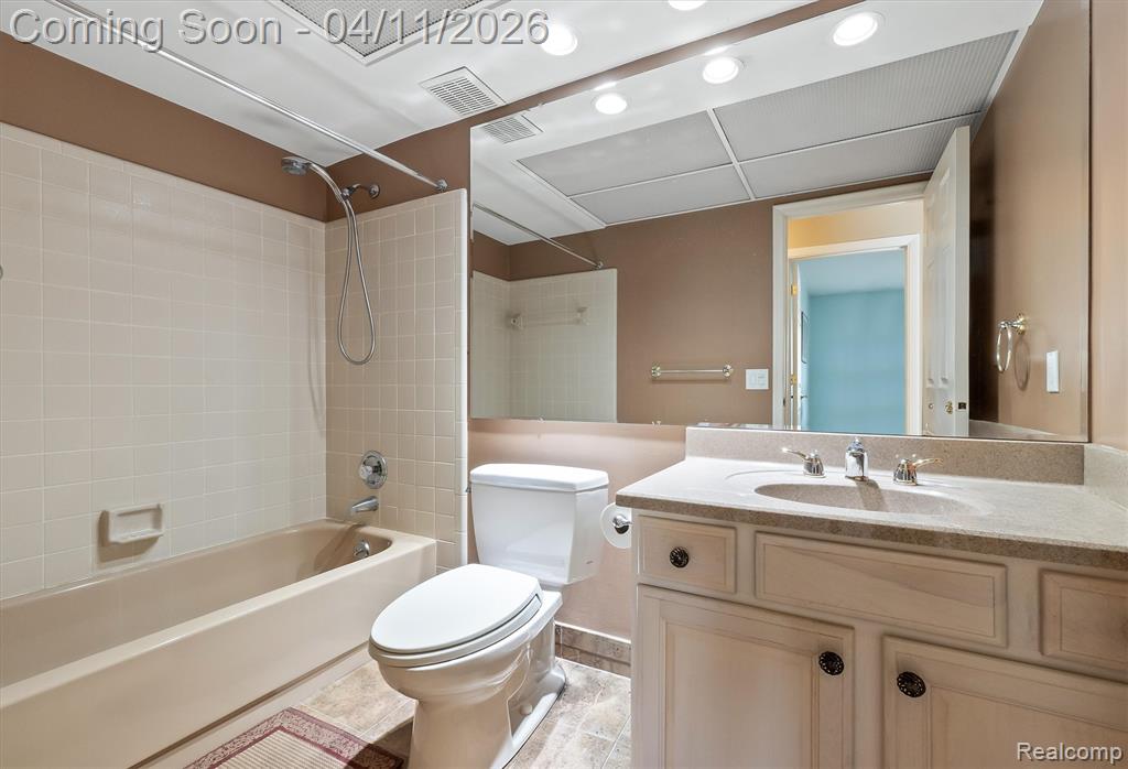 4033 E Hanover Court, West Bloomfield, MI 48323 — Photo 12