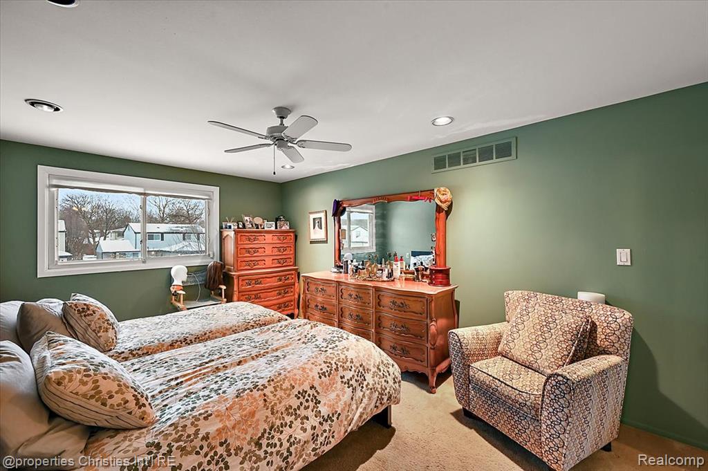26010 Marlowe Place, Oak Park, MI 48237 — Photo 36