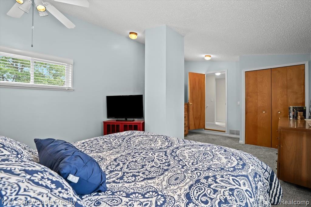 5865 Crescent Road, Waterford, MI 48327 — Photo 23