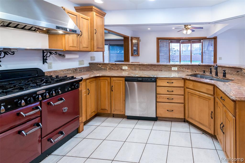 30000 Oakgrove Street, Saint Clair Shores, MI 48082 — Photo 39