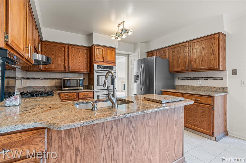29263 W CHANTICLEER Drive, Southfield, MI 48034 — Photo 15