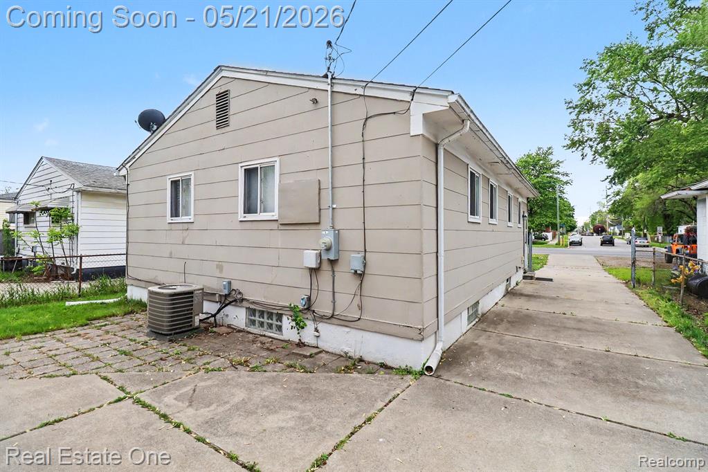 6305 Beech Daly Road, Taylor, MI 48180 — Photo 22