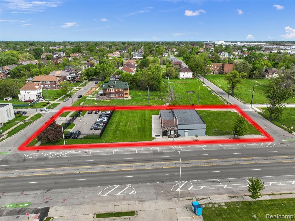 10829 E JEFFERSON Avenue - Photo 2