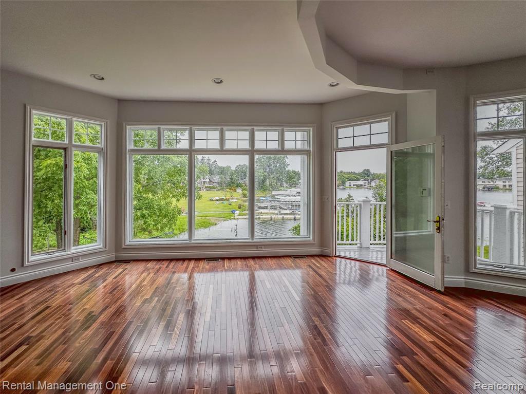 5742 PUTNAM Drive, West Bloomfield, MI 48323 — Photo 3