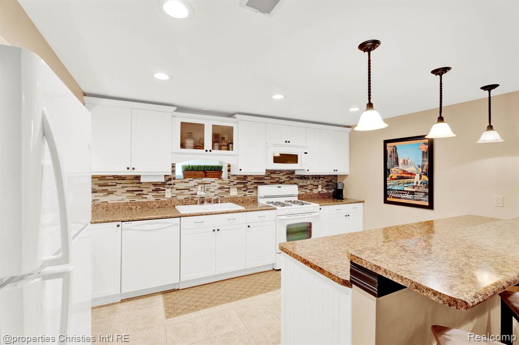 19418 Warwick Street, Beverly Hills, MI 48025 — Photo 45