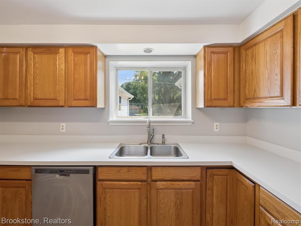 771 Gertrude Road, Waterford, MI 48328 — Photo 17