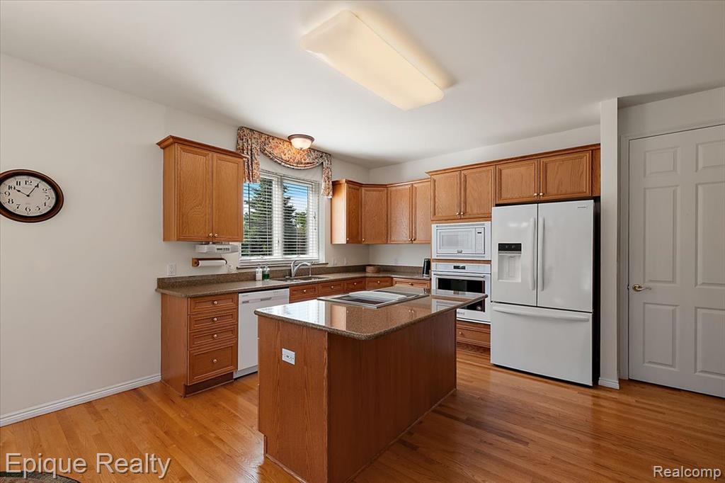 5675 Golf Pointe Drive, Clarkston, MI 48348 — Photo 22