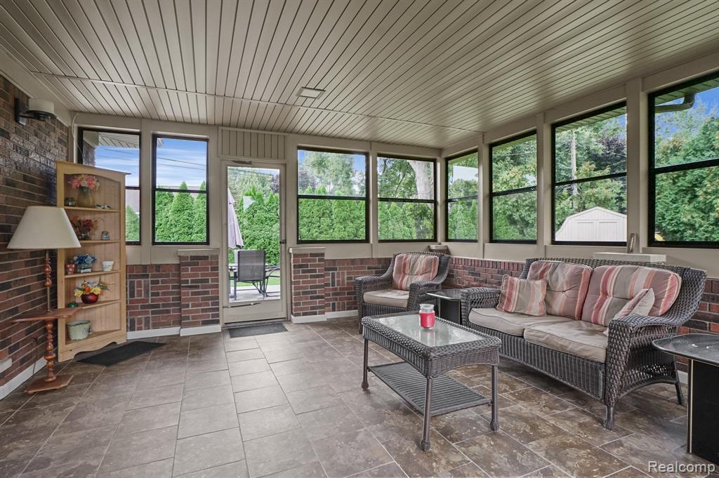 6989 Fredmoor Drive, Troy, MI 48098 — Photo 17