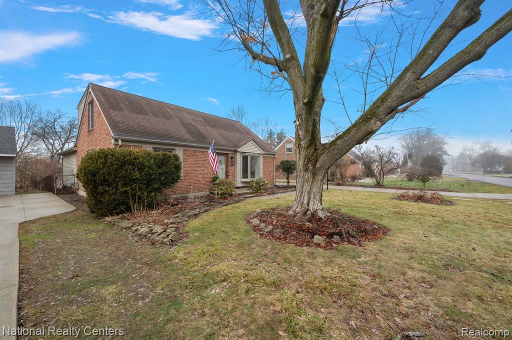 1938 Beverly Street, Keego Harbor, MI 48320 — Photo 3