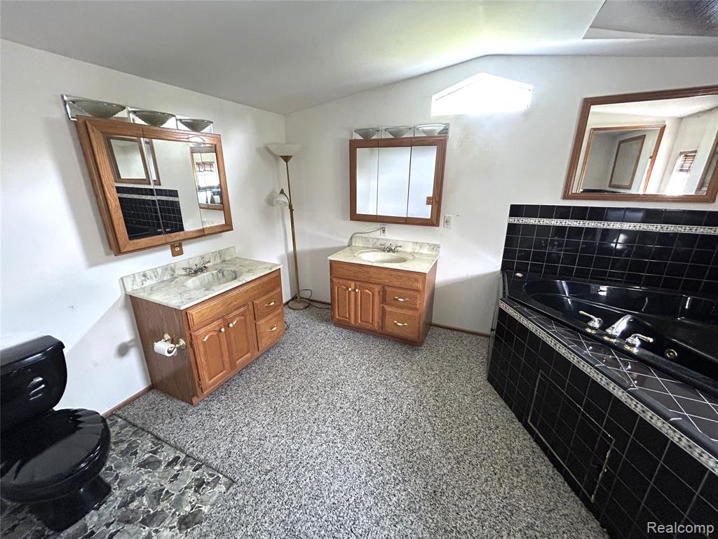 48582 Lakeview Circle, Shelby Twp, MI 48317 — Photo 12