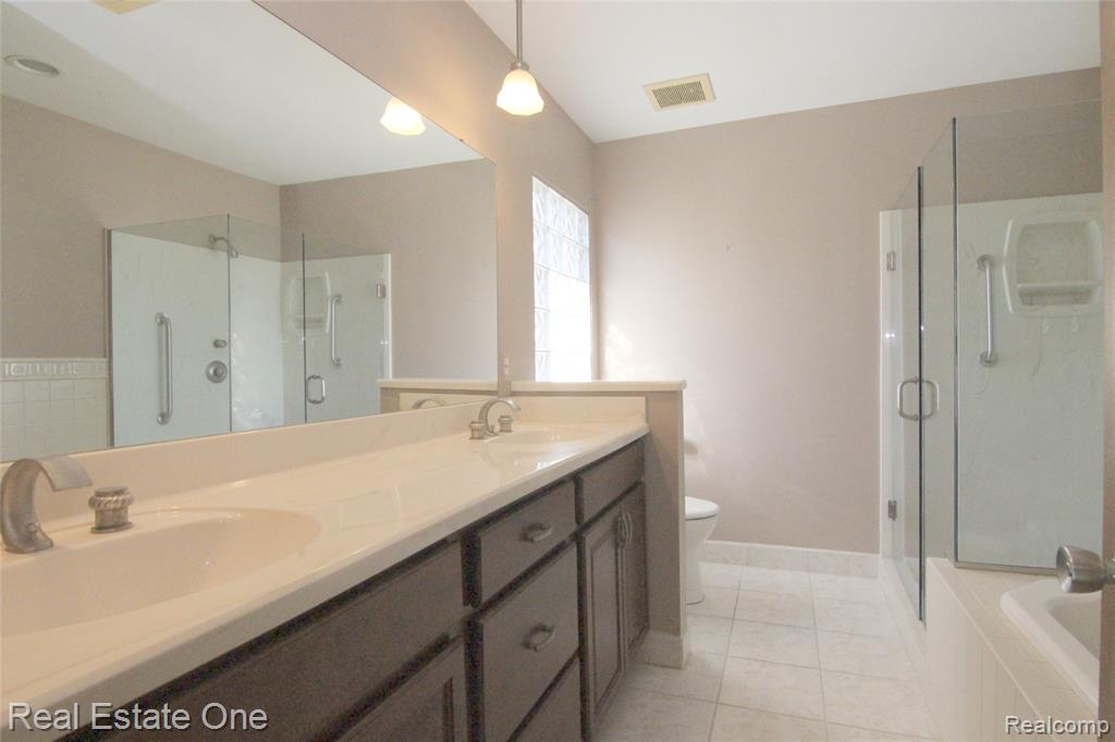 4458 Southmoor Lane, West Bloomfield, MI 48323 — Photo 16