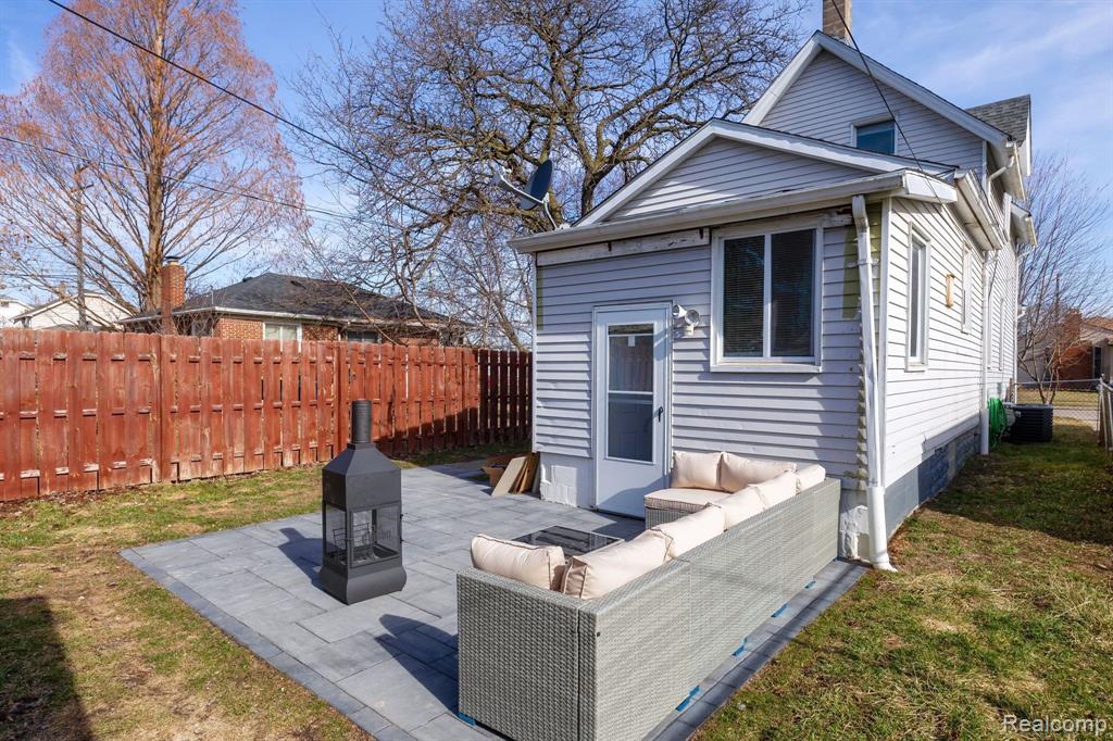 569 CLEOPHUS Parkway, Lincoln Park, MI 48146 — Photo 6