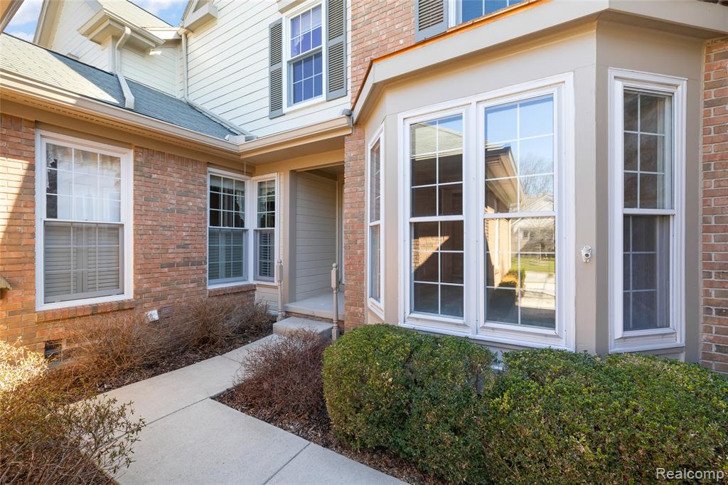 16252 Country Knoll Drive, Northville, MI 48168 — Photo 3