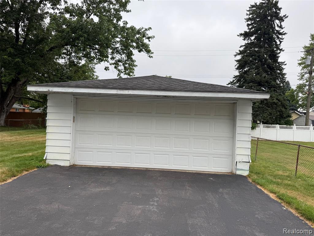 5524 Walling Drive, Waterford, MI 48329 — Photo 13