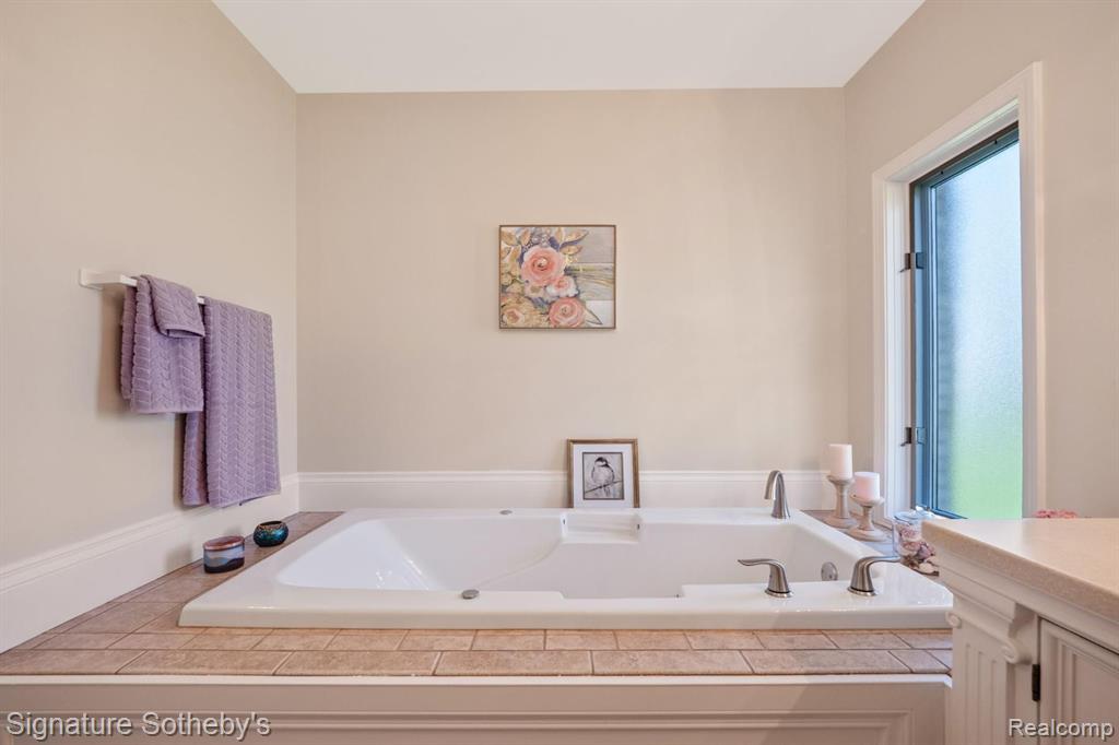 51 CHATEAUX DU LAC, Fenton, MI 48430 — Photo 15