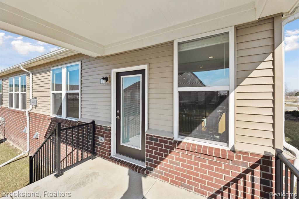 527 HOLMDALE Way, Ann Arbor, MI 48108 — Photo 40