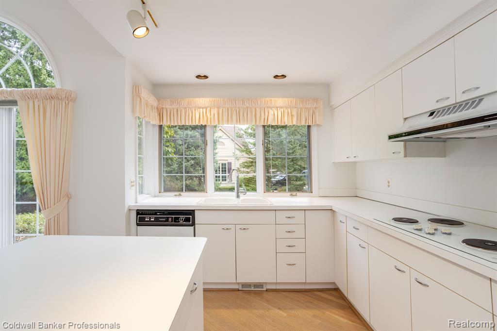 589 CAMBRIDGE Way, 566, Bloomfield Hills, MI 48304 — Photo 36