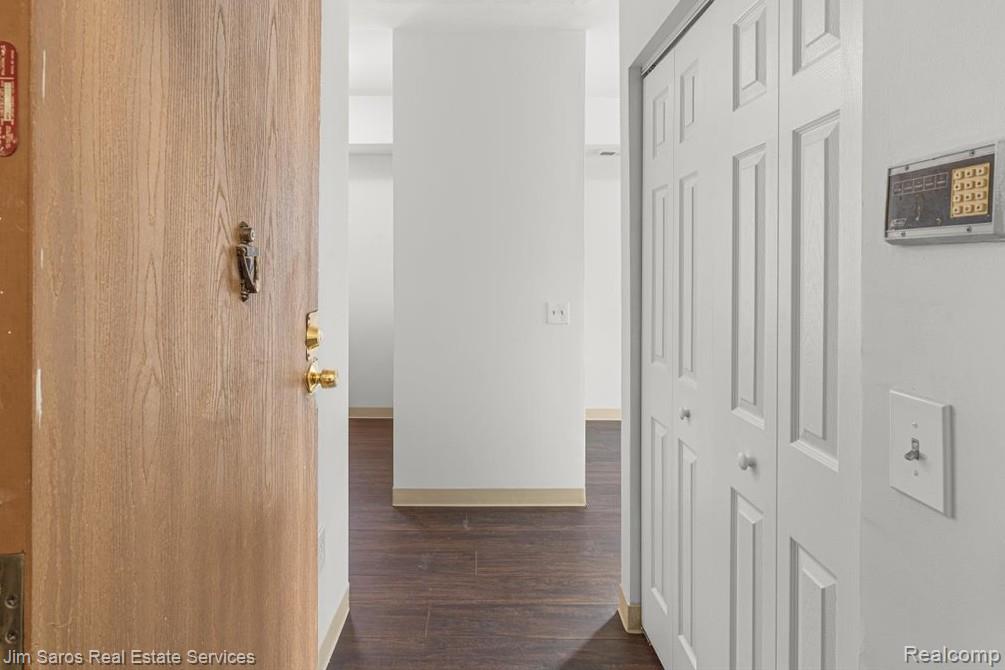 590 Parkview #201 Drive, Detroit, MI 48214 — Photo 5