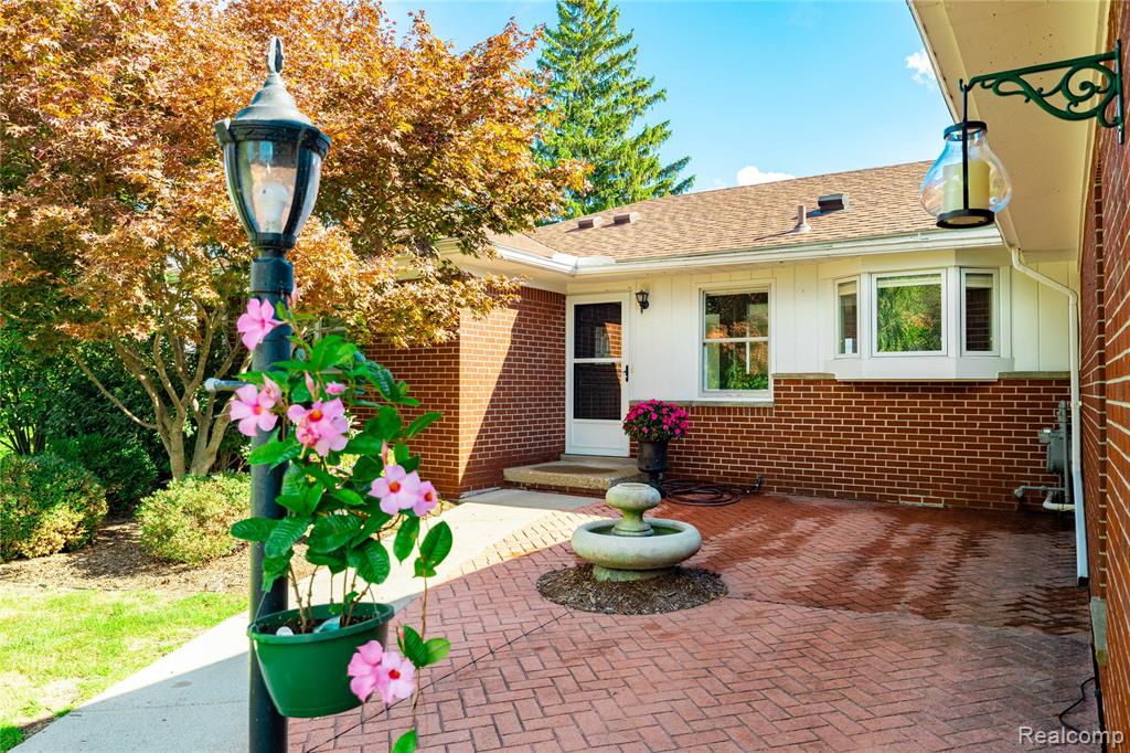 27627 Elba Drive, Grosse Ile, MI 48138 — Photo 2
