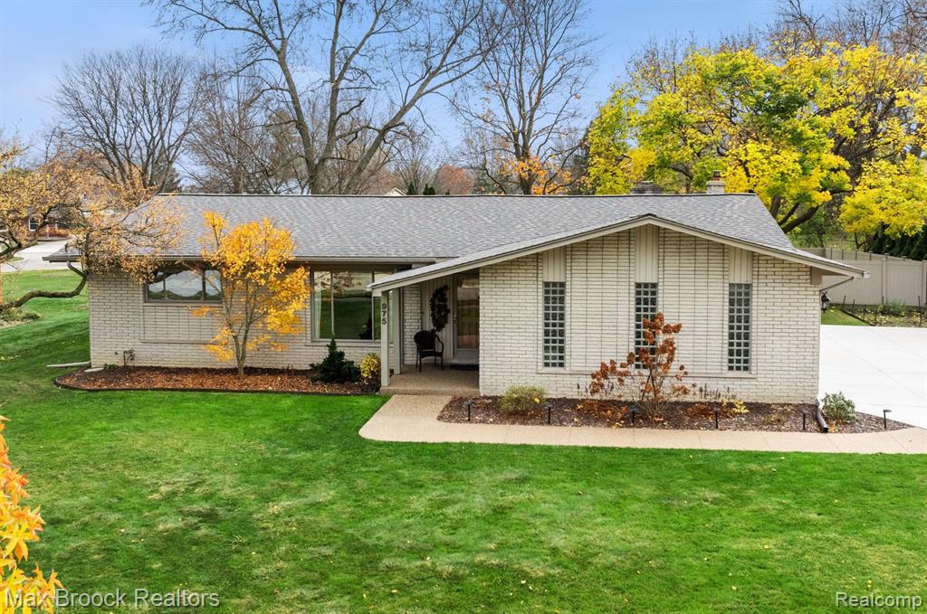 975 HUNTSFORD Drive, Troy, MI 48084 — front exterior