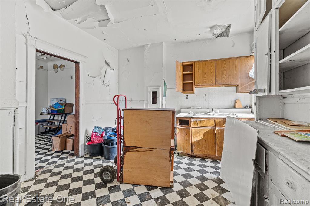 1821 HELEN Street, Detroit, MI 48207 — Photo 25