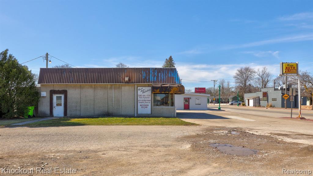 9739 SAGINAW Street, Reese, MI — Photo 5