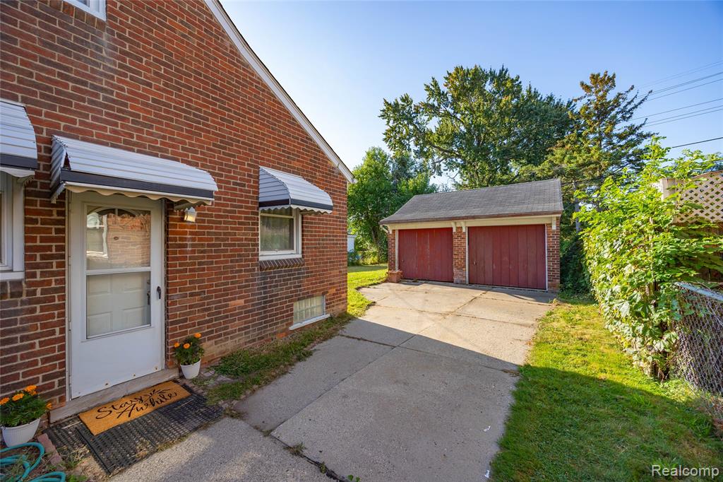 8420 Warren Boulevard, Center Line, MI 48015 — Photo 26