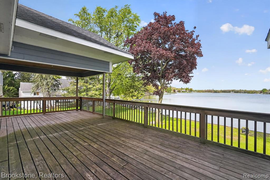 3695 Lotus Drive, Waterford, MI 48329 — Photo 42