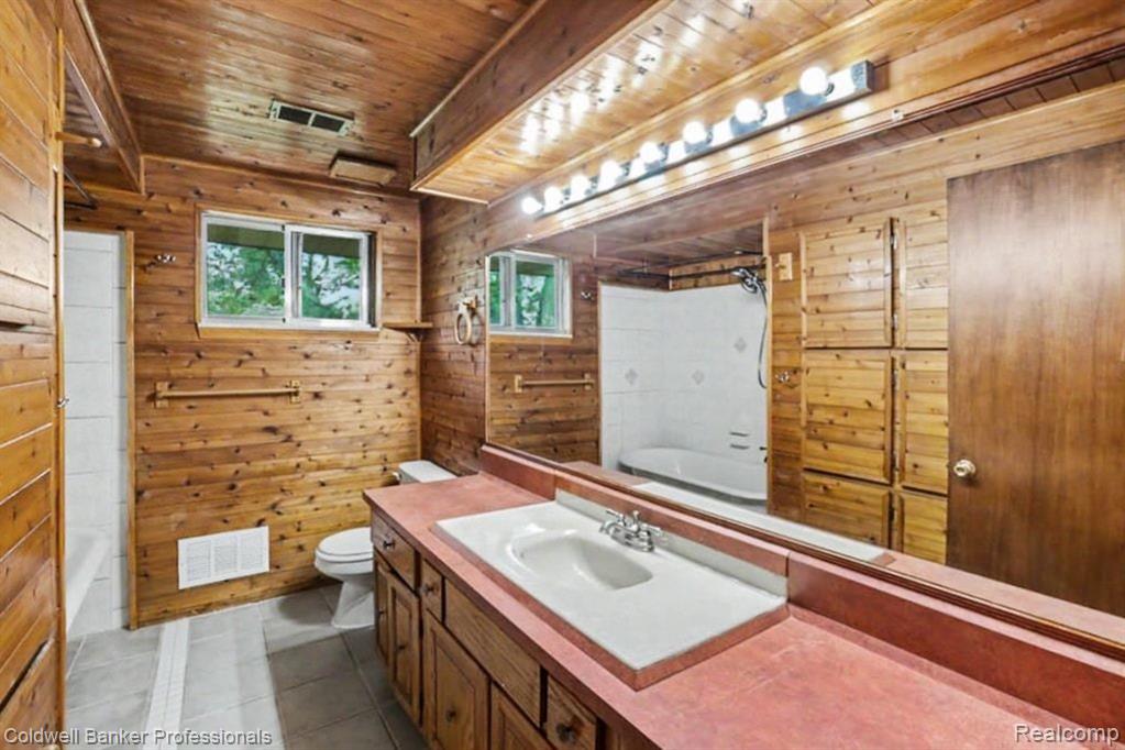 8965 Sherwood Drive, Davisburg, MI 48350 — Photo 14
