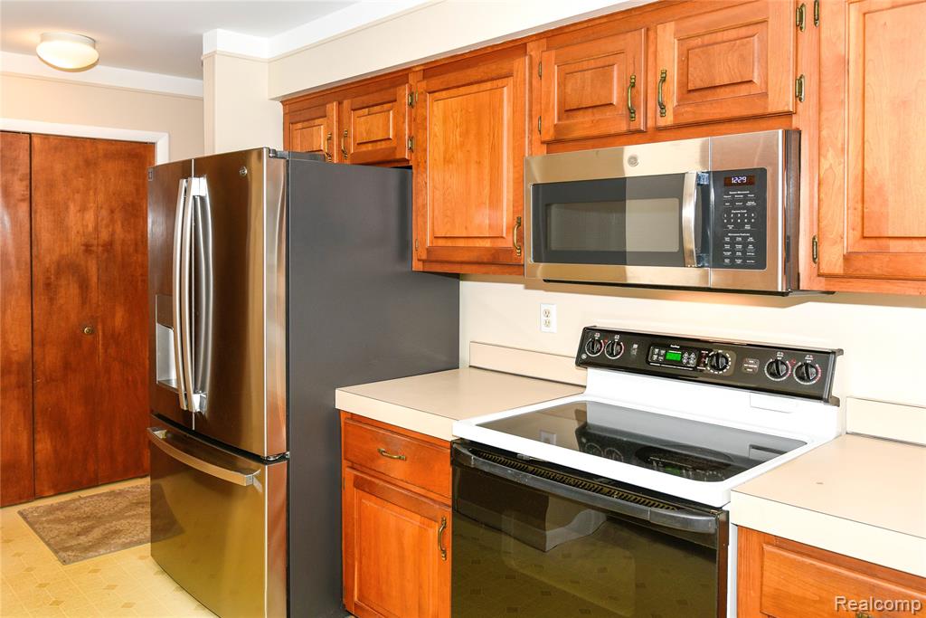 884 Eugene Drive, Oxford, MI 48371 — Photo 14