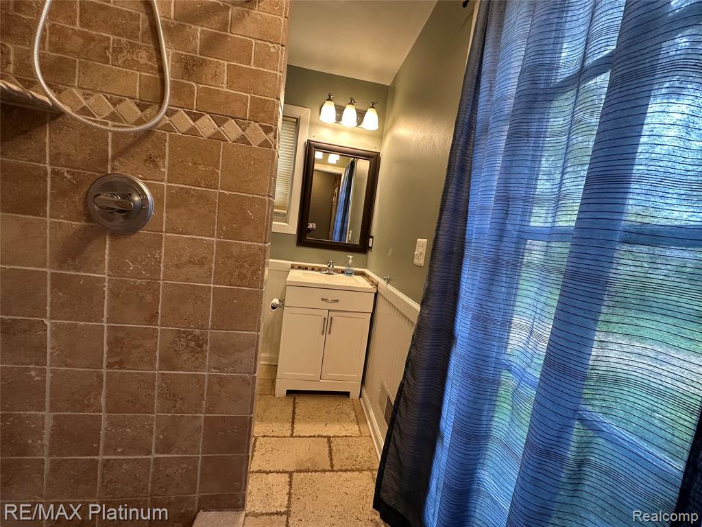 2482 Livernois Drive, Howell, MI 48843 — Photo 21