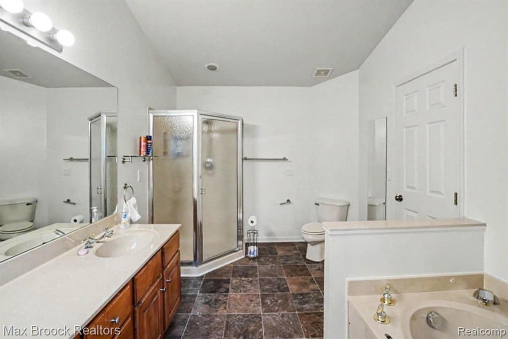 6510 Scenic Pines Court, Clarkston, MI — Photo 19