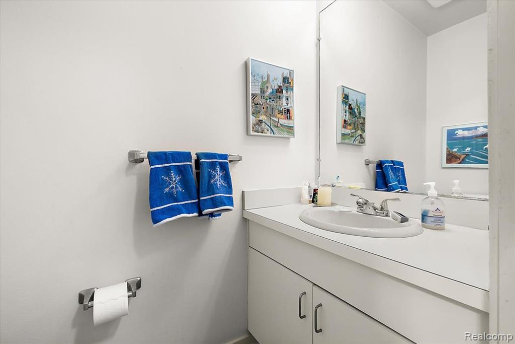 4539 Middleton Court, West Bloomfield, MI 48323 — Photo 16