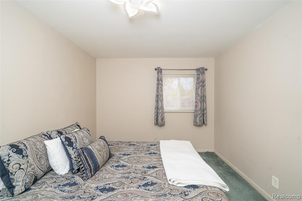 5247 Lyons Circle S, Warren, MI 48092 — Photo 37