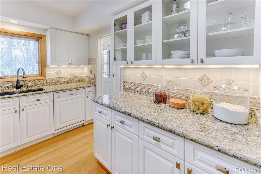 488 ORCHARDALE Drive, Rochester Hills, MI 48309 — Photo 36