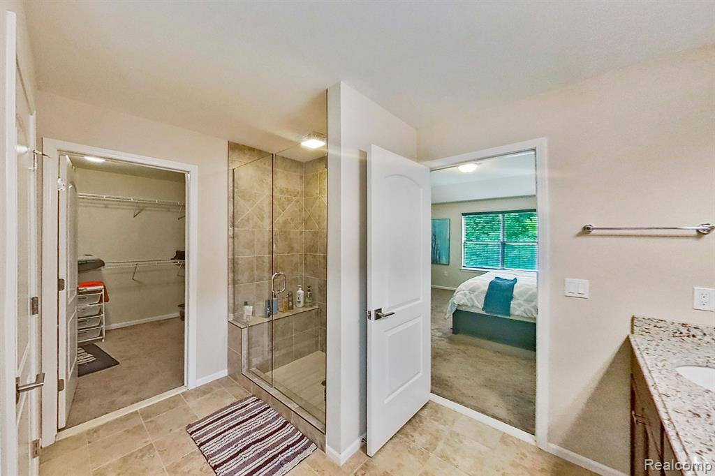 50736 SEVILLA Circle, Novi, MI — Photo 43