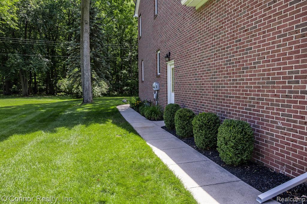3239 Turnberry, Port Huron, MI 48060 — Photo 40