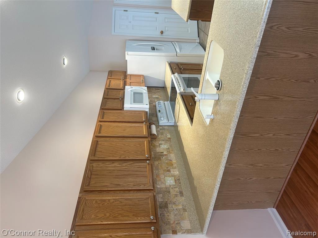 830 Crystal Lane, Marysville, MI 48040 — Photo 2