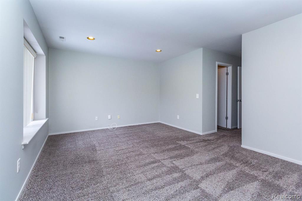 6580 Ridgefield Circle, 202, West Bloomfield, MI — Photo 17